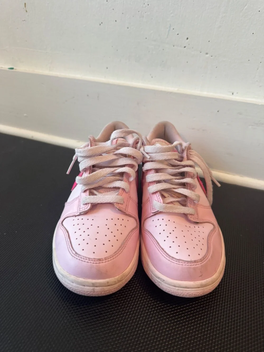 Nike dunk low triple pink